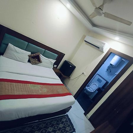 Hotel Konark A Family Stay Aerocity Új-Delhi Kültér fotó